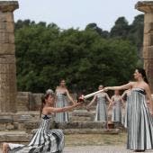 encienden llama olimpica Grecia Paris