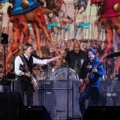 Paul McCartney en Glastonbury, con Dave Grohl y Bruce Sprinsteen.