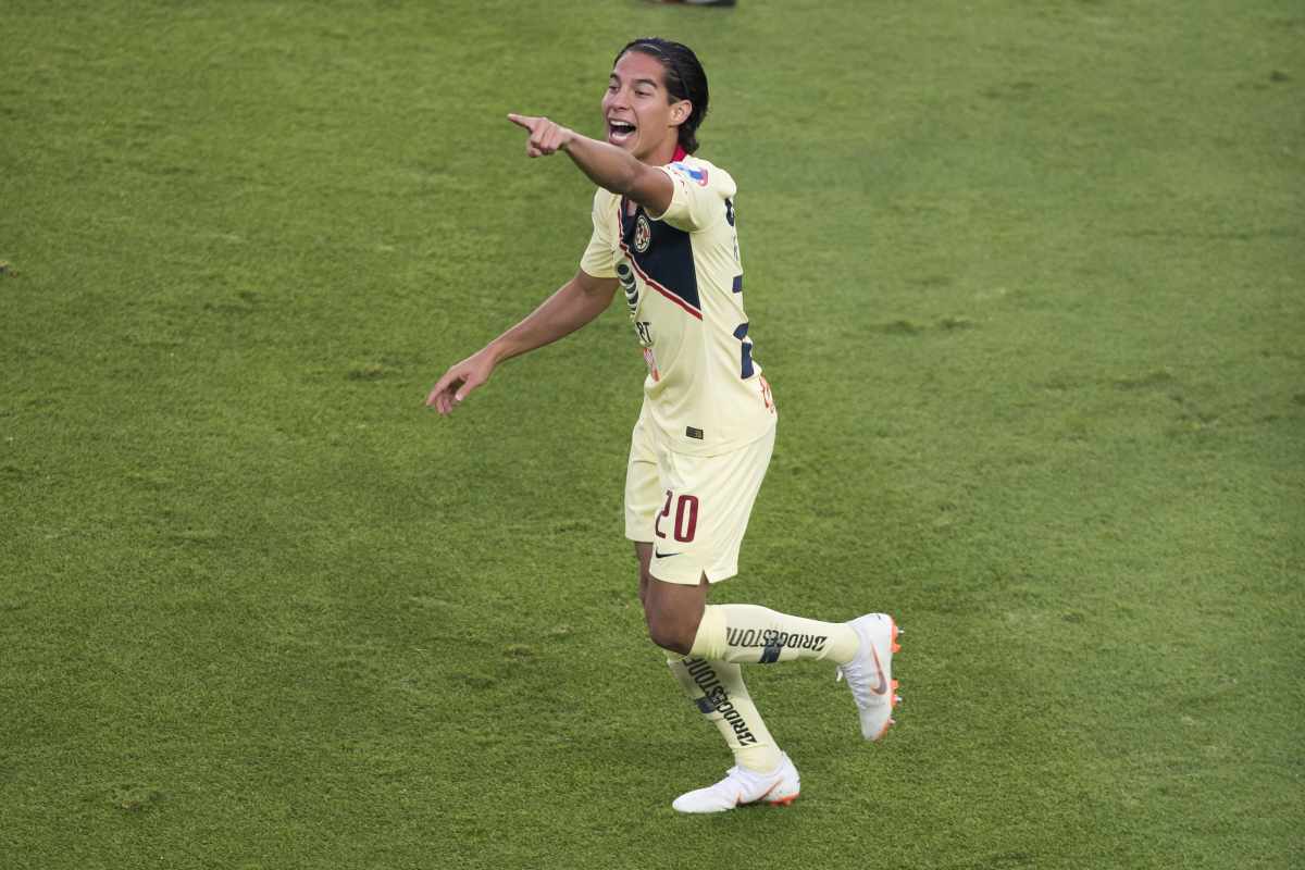 Diego Lainez ante Querétaro