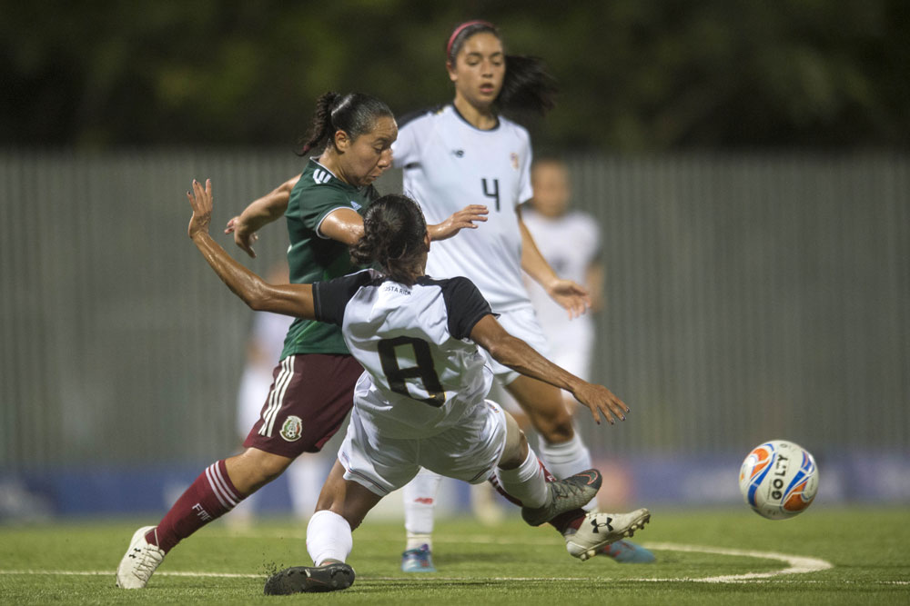 Charlyn Corral marcó un golazo para empatar el partido.