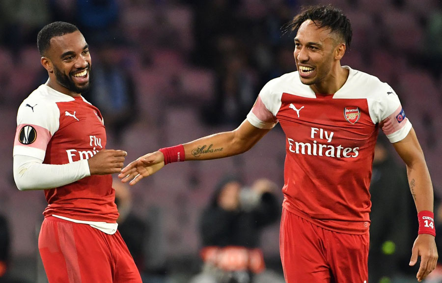 Arsenal le gana a domicilio a Napoli