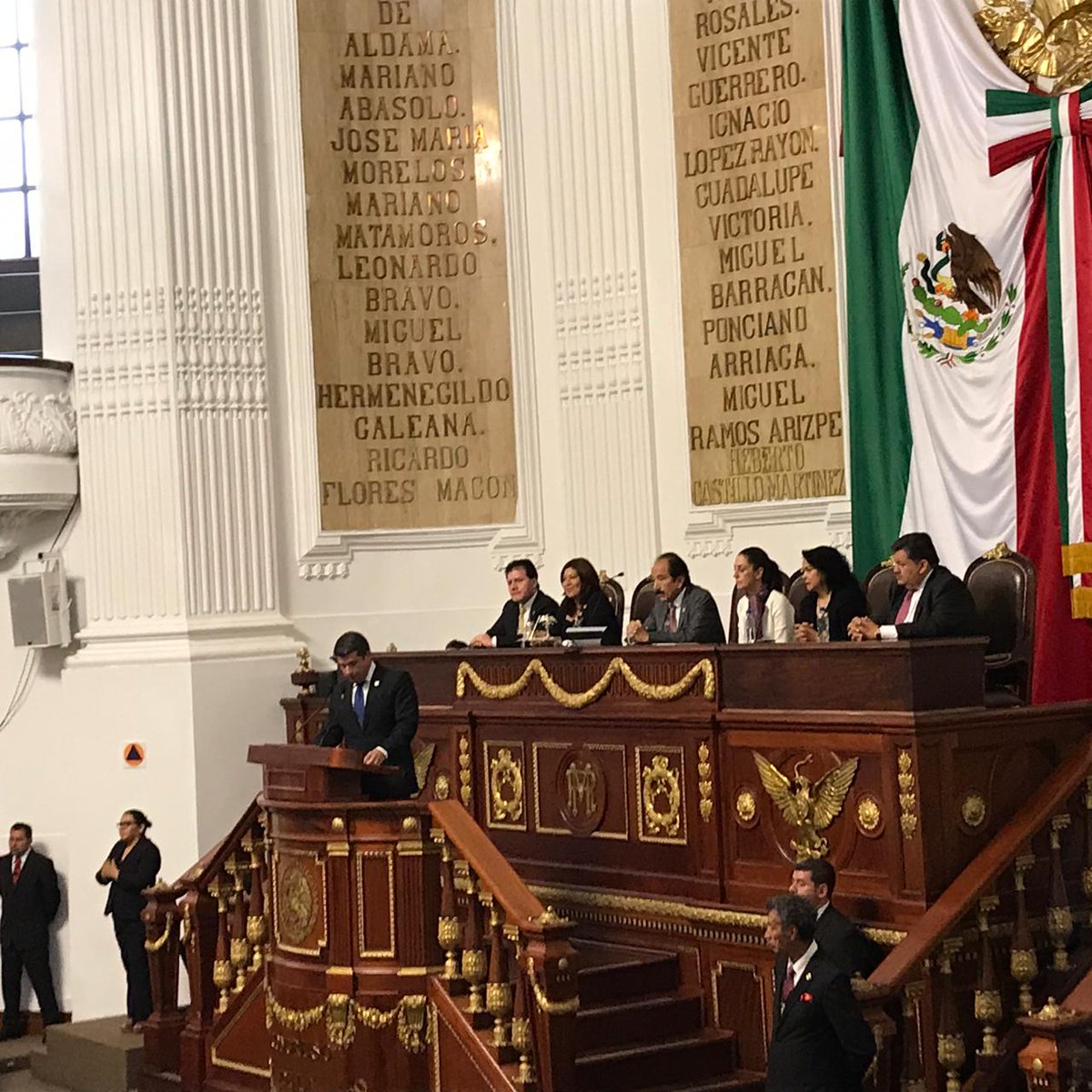 Sheinbaum: colaboración y crítica