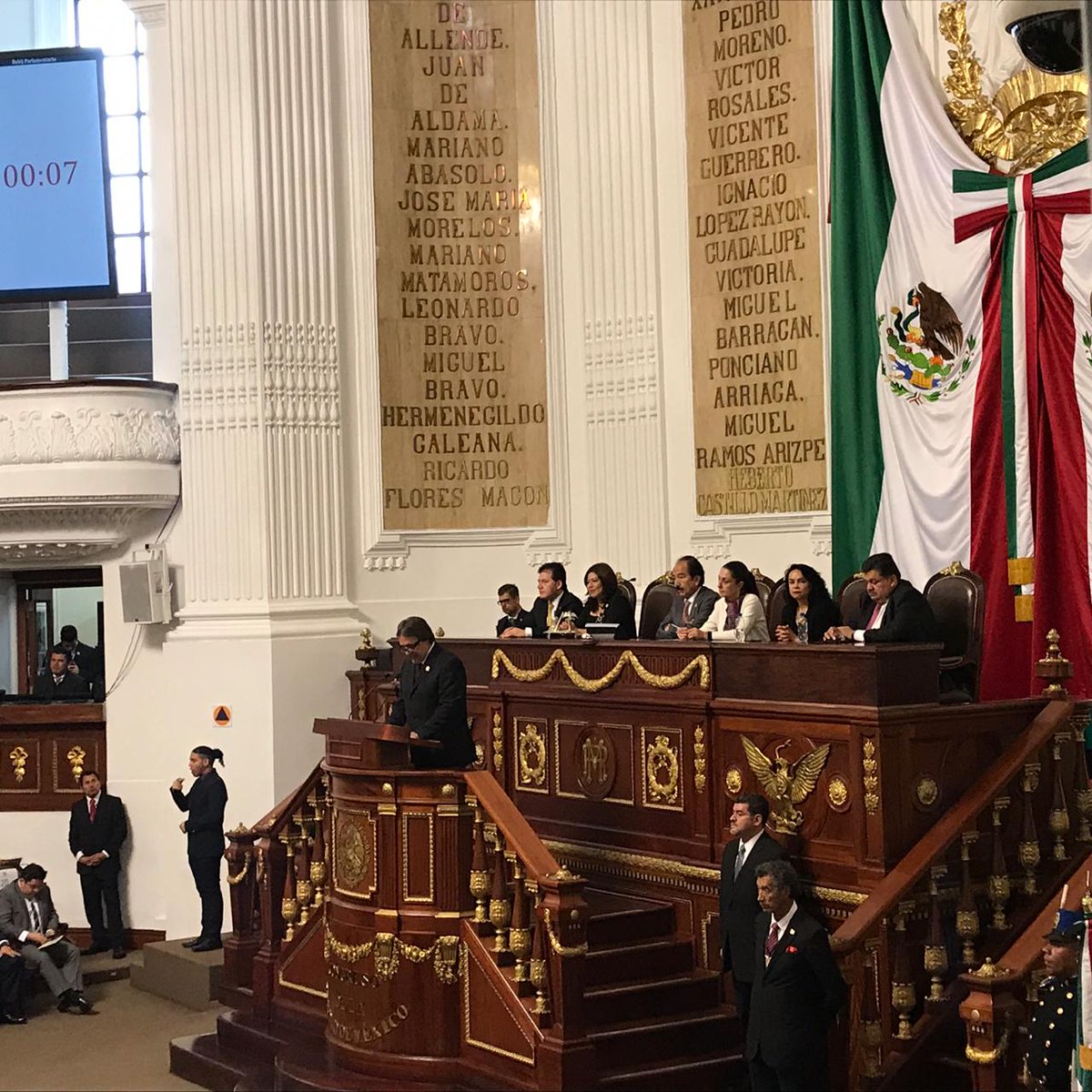 Sheinbaum: colaboración y crítica