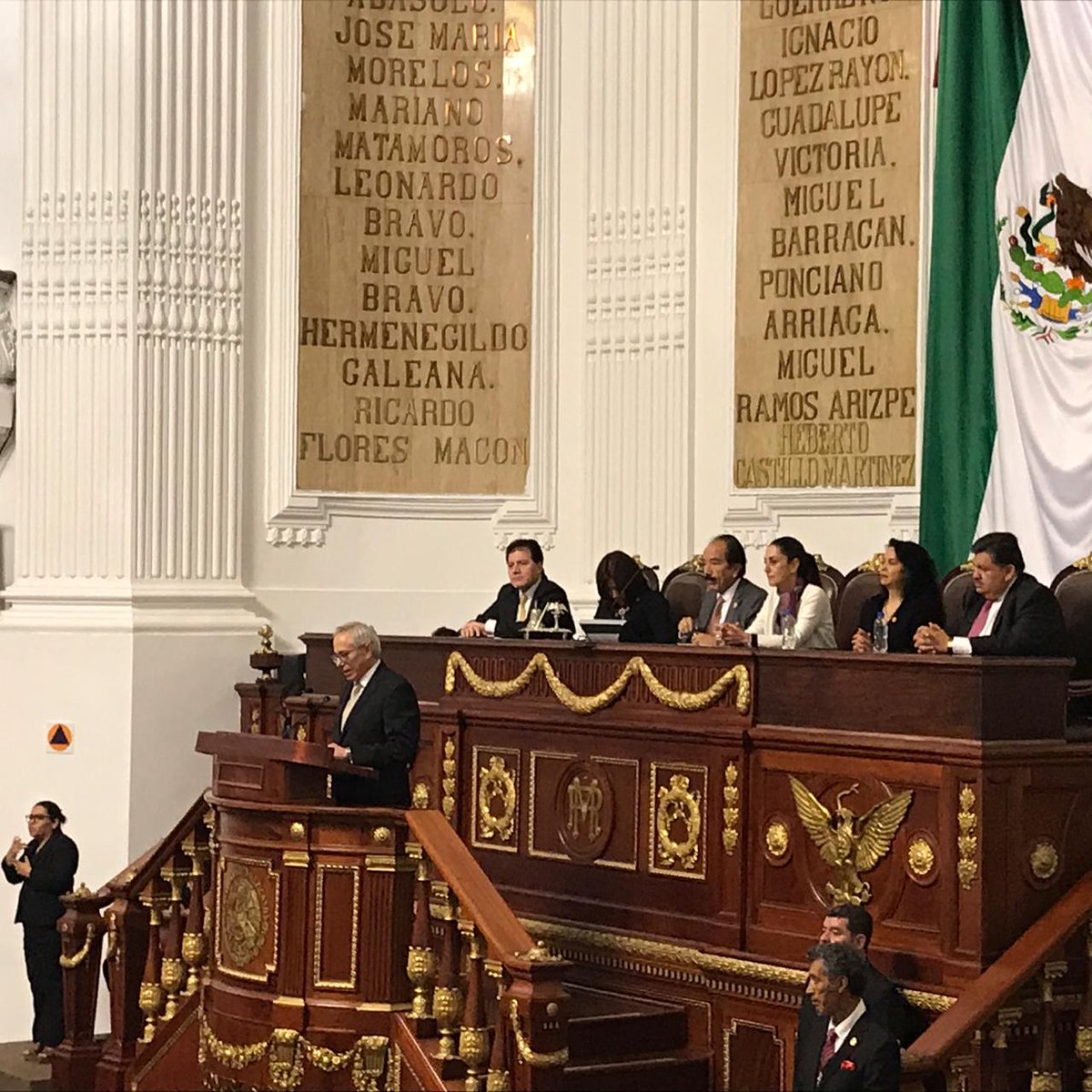 Sheinbaum: colaboración y crítica