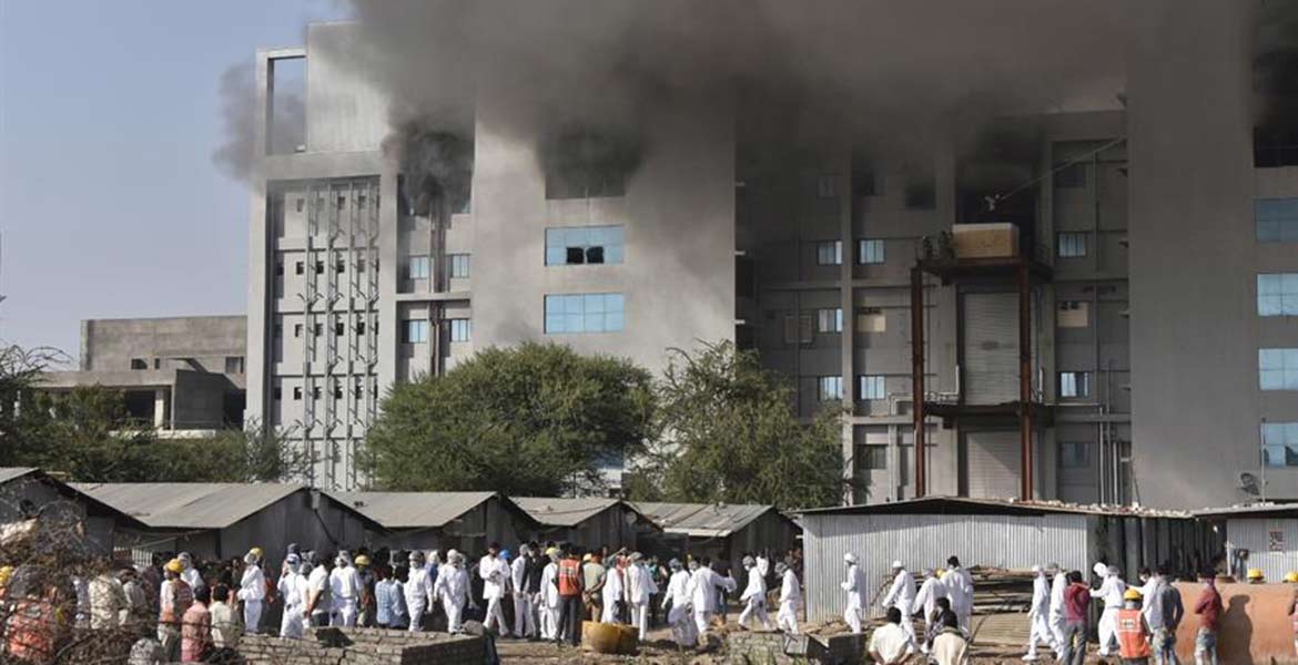 Incendio en el Serum Institute of India, planta de vacunas contra Covid (EFE)