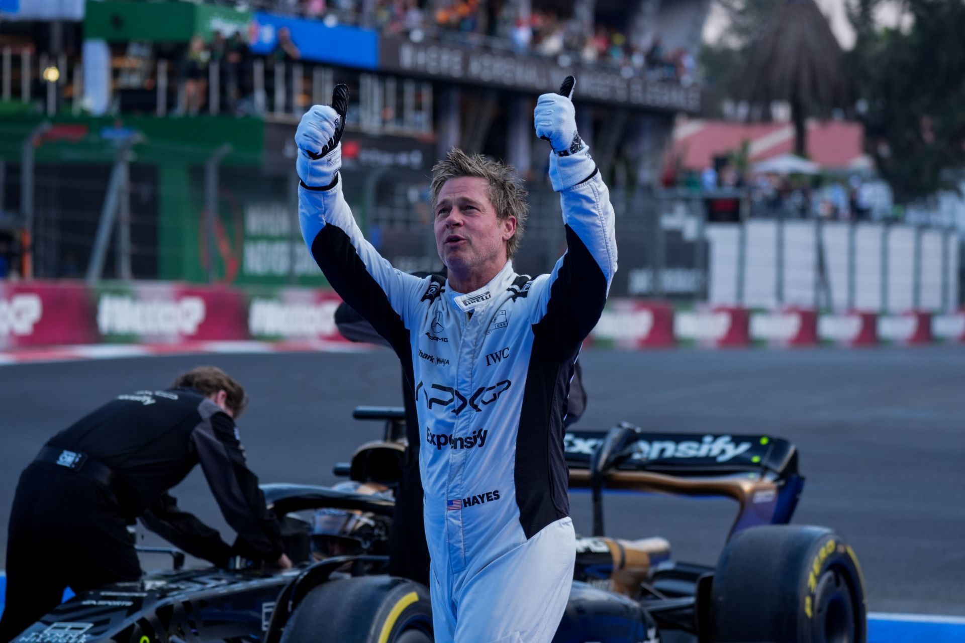 Brad Pitt sorprende en el Mexico GP con aparici�n para pel�cula de F�rmula 1  | Diario de M�xico