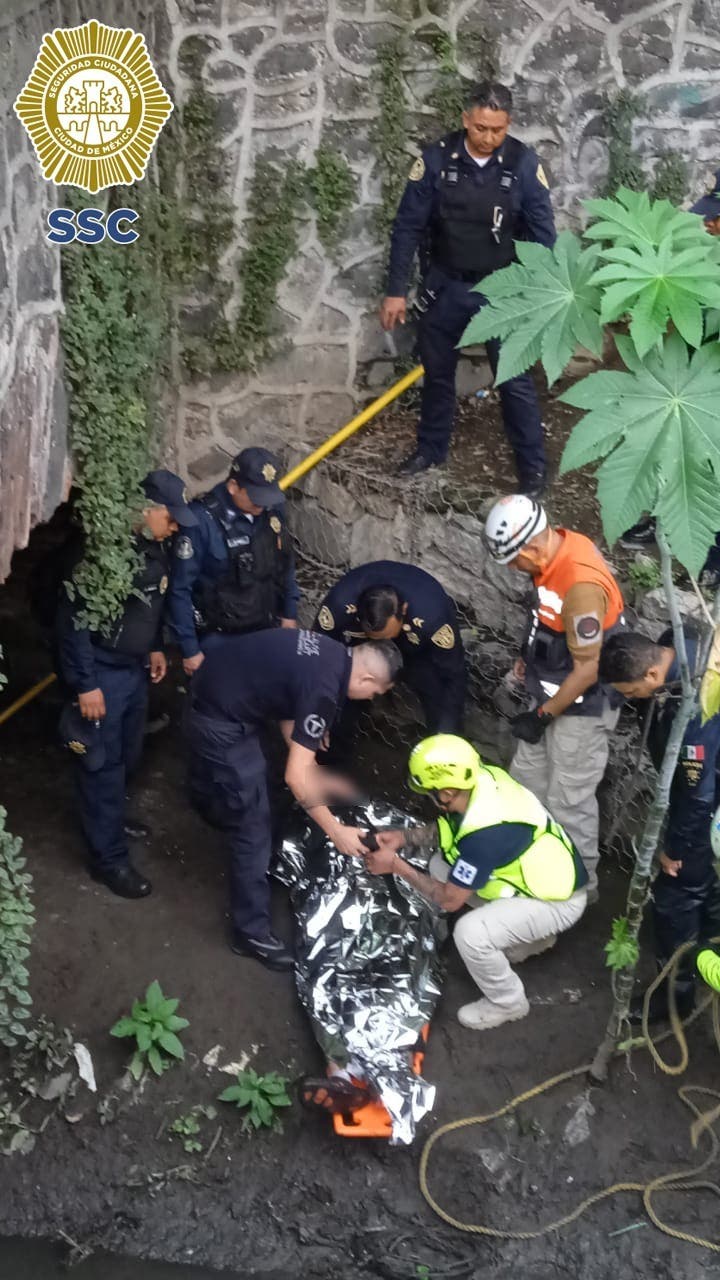 ADULTO MAYOR CAE A CANAL DE AGUAS NEGRAS