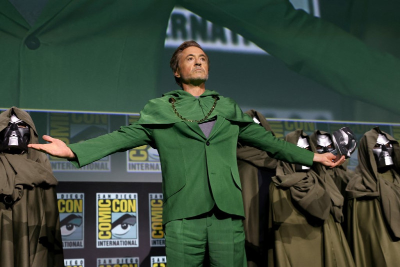 DR DOOM ROBERT DOWNEY JR