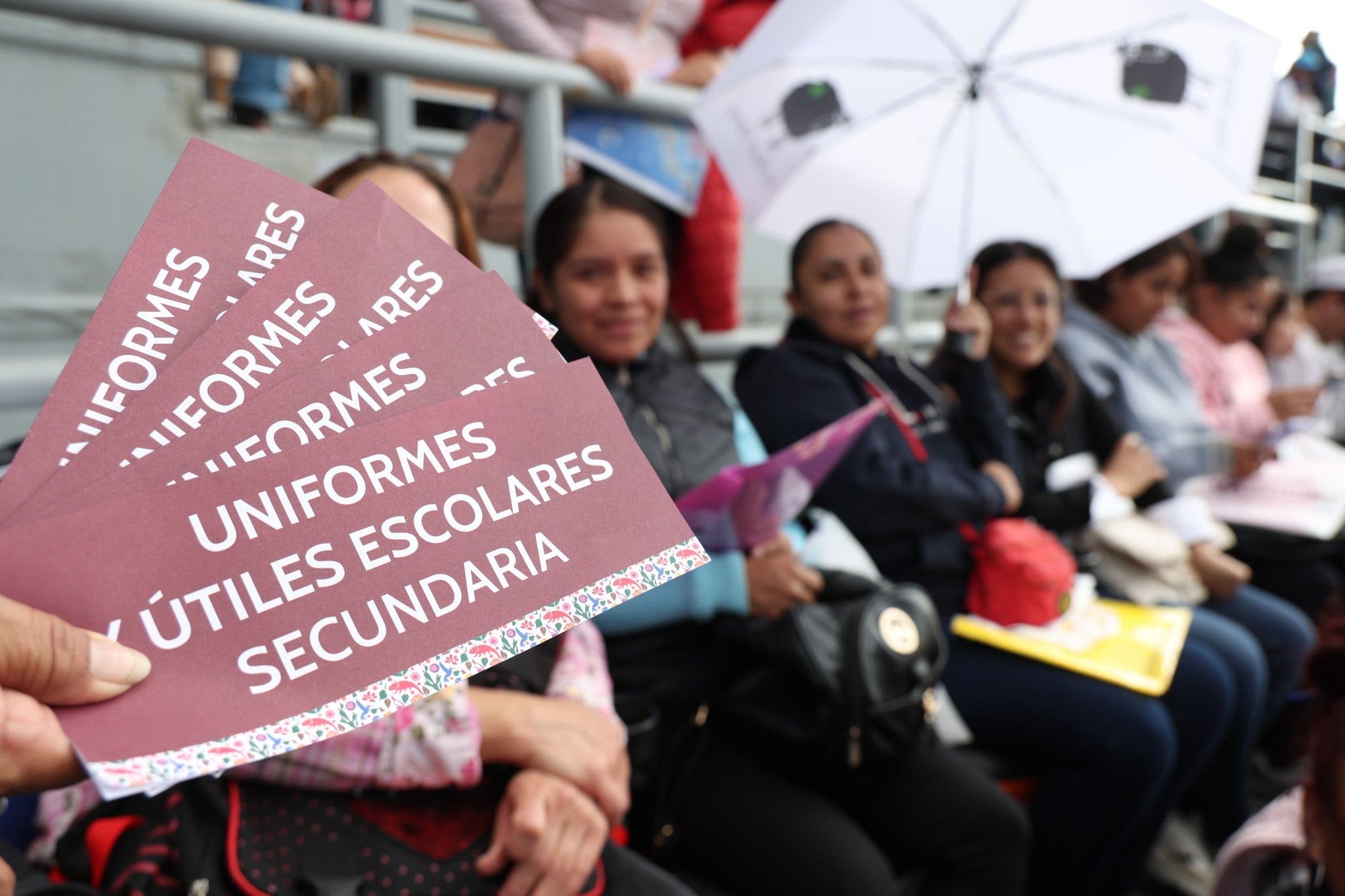 Entrega apoyos