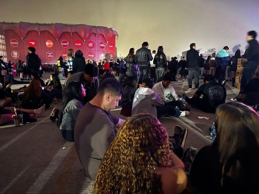 FANS ESPERAN A JUNIOR H