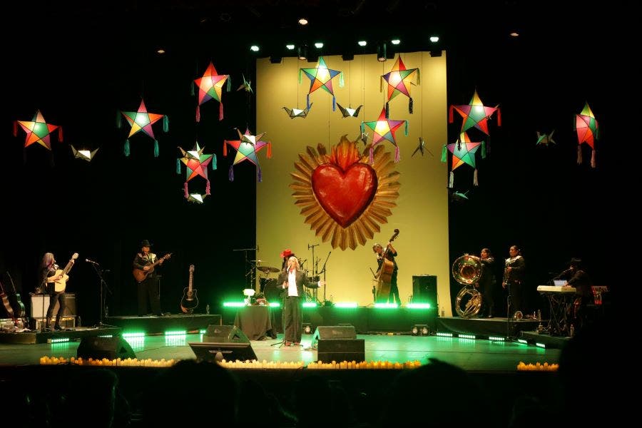 VIVIR QUINTANA CONCIERTO 