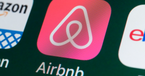 Airbnb dará hospedaje a mujeres víctimas de violencia de género
