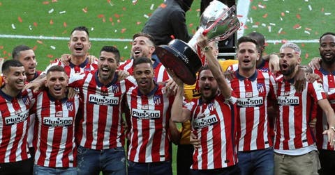 Atlético de Madrid y Héctor Herrera reciben la copa de campeón de Liga