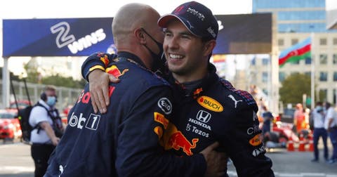 Checo Pérez está feliz por ganar y lamenta abandono de Verstappen