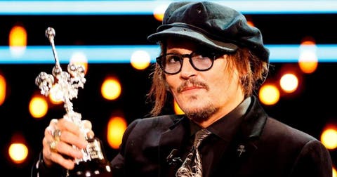 El actor estadounidense Johnny Depp recibe el Premio Donostia en reconocimiento a su carrera, este miércoles en la 69 edición del Festival de Cine de San Sebastián.