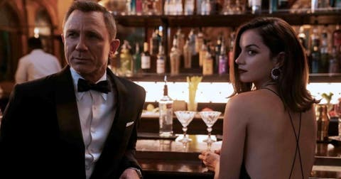 Daniel Craig y Ana de Armas, en una escena de 'No time to die'.