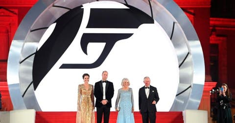 El príncipe Carlos y su esposa, Camila, y los duques de Cambridge, Guillermo y Catalina, asistieron al estreno en Londres de 'No Time to Die'.
