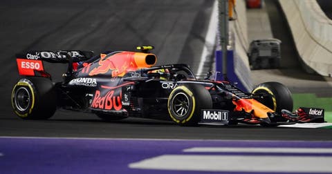 Checo Pérez abandona GP de Arabia Saudita por incidente con Charles Leclerc