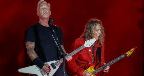 Metallica descarga toda su potencia en un San Mamés rendido a la banda.