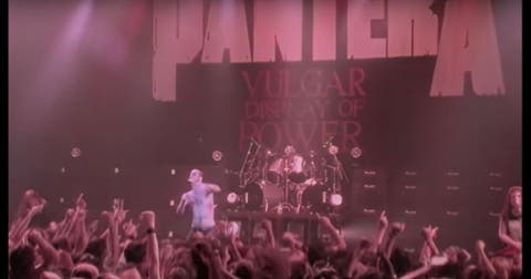 Captura de YouTube: Pantera - Walk (Official Music Video)