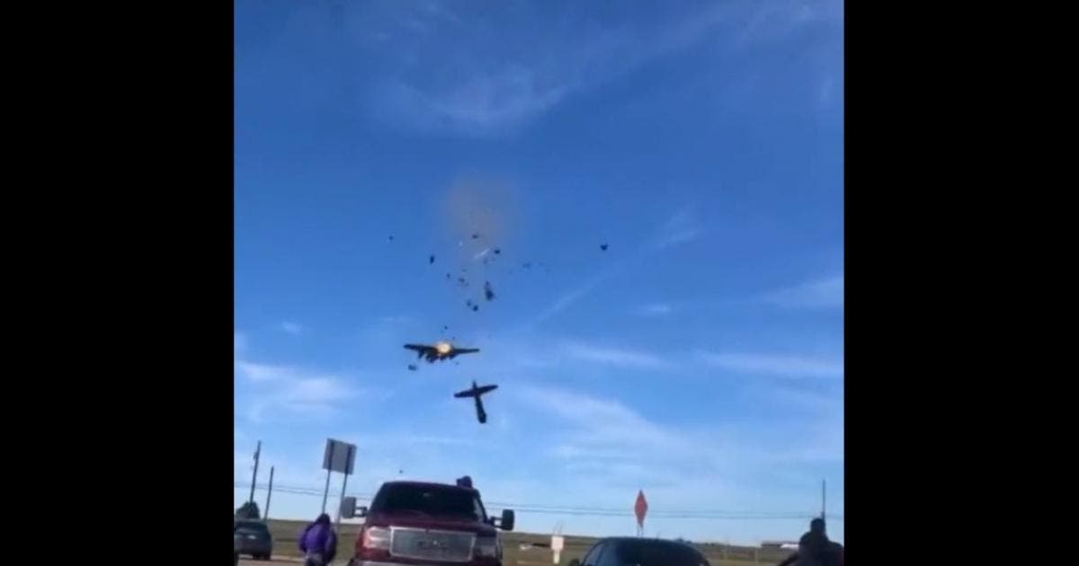 Chocan dos aviones en un espectáculo en Texas; se desconoce si hubo