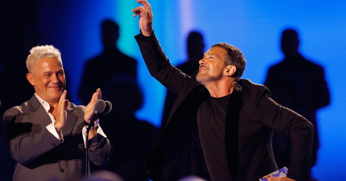 Latin Grammy premia a Antonio Banderas por promover la música y el arte