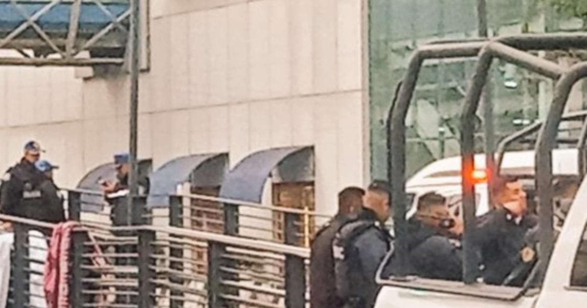 (videos) Hallan muerto y apuñalado a hombre en estación del Metrobús Doctor Márquez Diario de