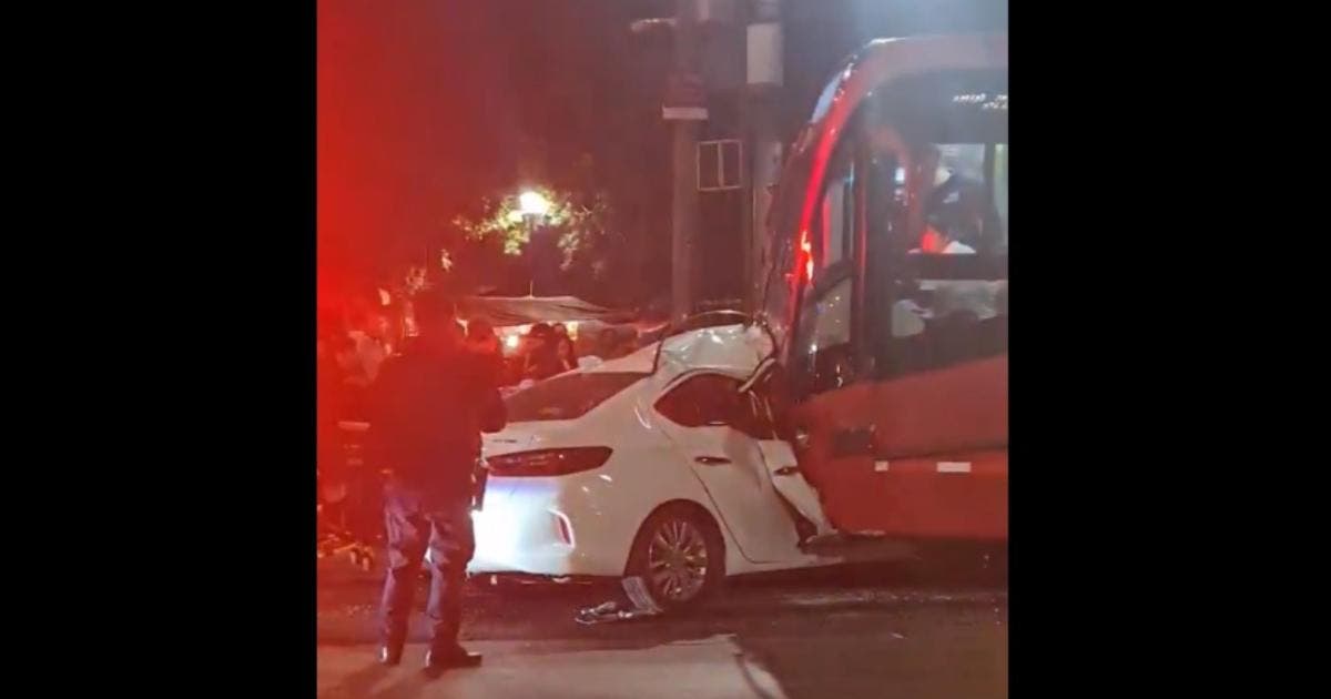 Metrobús dice haber tenido semáforo verde en choque que deja un joven muerto Diario de México