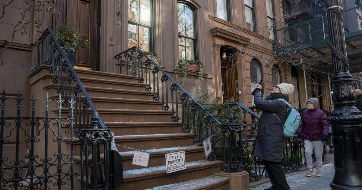 La dueña de la famosa casa de 'Sex and the city' se harta de ser destino turístico global | Diario de México