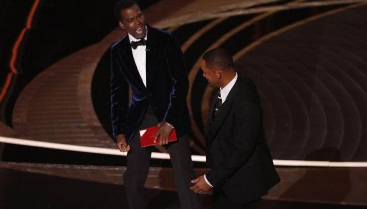 Will Smith propina una bofetada Chris Rock, en la 94 entrega del Oscar.