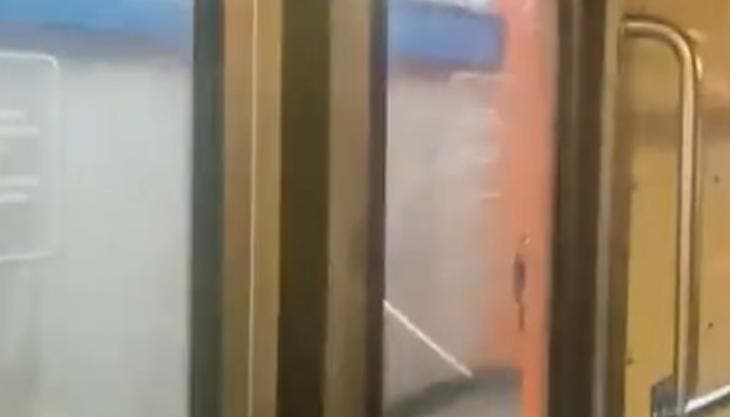 se avienta joven Metro Panteones.jpg