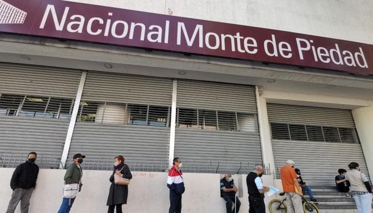 Según diversas investigaciones periodísticas, el Nacional Monte de Piedad goza de un régimen de exención fiscal que equivale a aproximadamente el 40 por ciento de sus ingresos