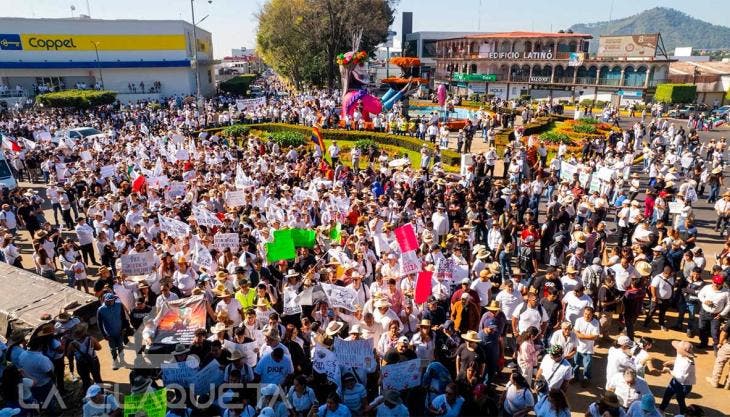 Abuela de Carlos Manzo Encabeza Protestas Masivas por la Paz y Fin de Extorsiones en Uruapan.