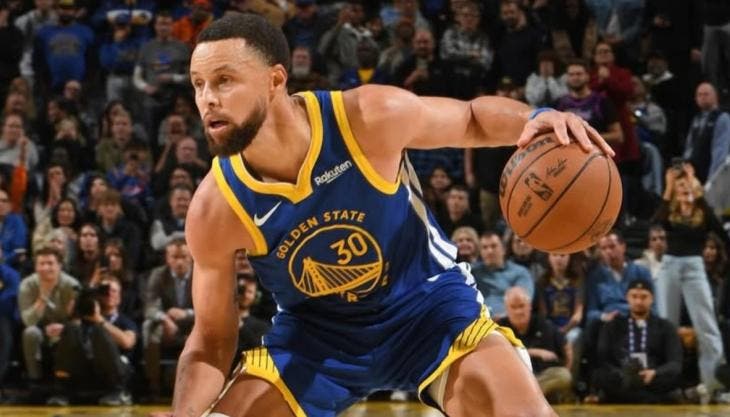 Steph Curry deja atrás a Michael Jordan en record de 40 puntos 