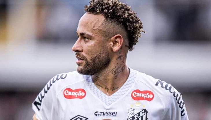 Neymar es operado de la rodilla 