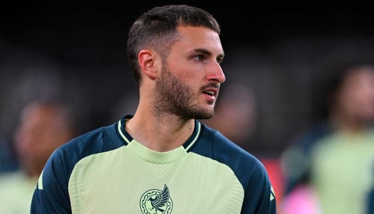 Santi Giménez podría ser operado del tobillo 