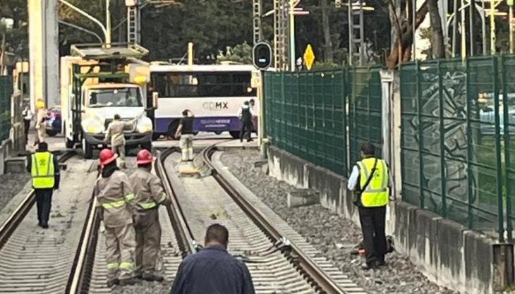 Derivado de esta falla, el servicio quedó suspendido de manera total en el tramo afectado