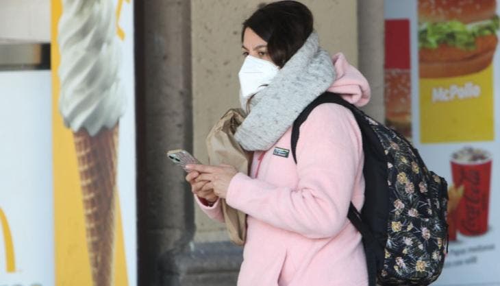 La SGIRPC recordó que, si se utilizan calentadores o chimeneas, es indispensable mantener una ventilación adecuada para evitar riesgos por intoxicación.