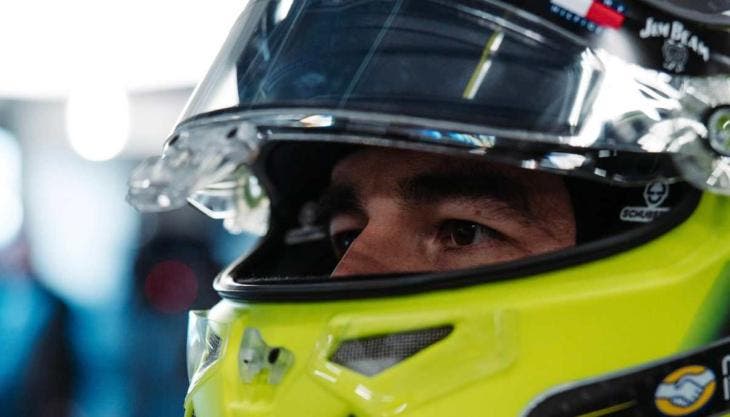 Checo agregó que, aunque el debut en pista es motivo de celebración, el objetivo inmediato es seguir avanzando en el desarrollo del auto.