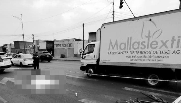 Elementos de seguridad acordonaron la zona para permitir las labores de los servicios de emergencia y preservar los indicios. 