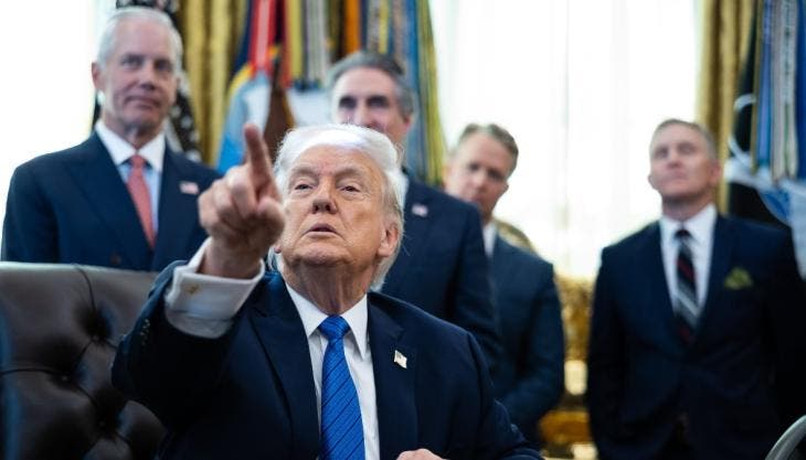 amenaza Trump demandar Trevor Noah.jpg