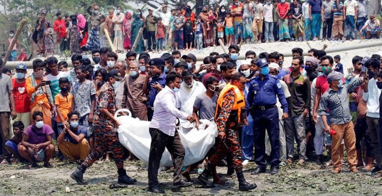 27 muertos al hundirse un barco en un río de Bangladesh (EFE)