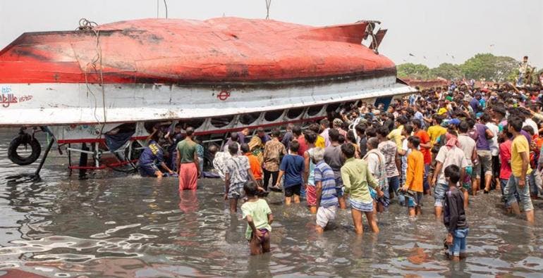 27 muertos al hundirse un barco en un río de Bangladesh (EFE)