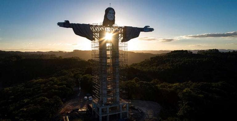 El Cristo Protector en Encantado, Brasil (EFE)