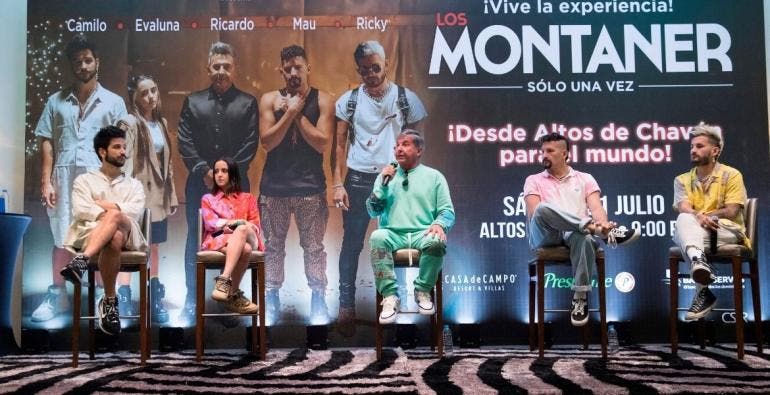El cantautor venezolano Ricardo Montaner, en compañía de sus hijos, los también cantantes Evaluna, Mau y Ricky, y de su yerno, el cantante colombiano Camilo.