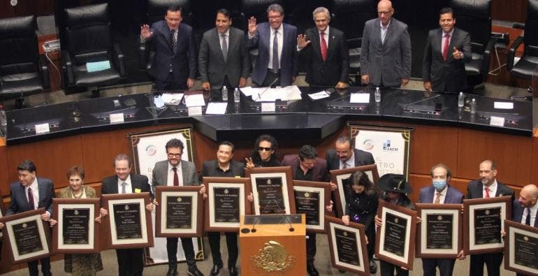 Álex Lora en el Senado de la República.