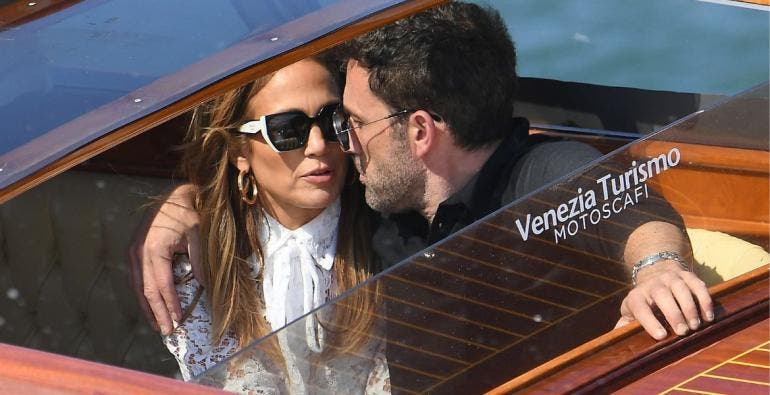 Jennifer Lopez y Ben Affleck se casan en una pequeña ceremonia familiar.