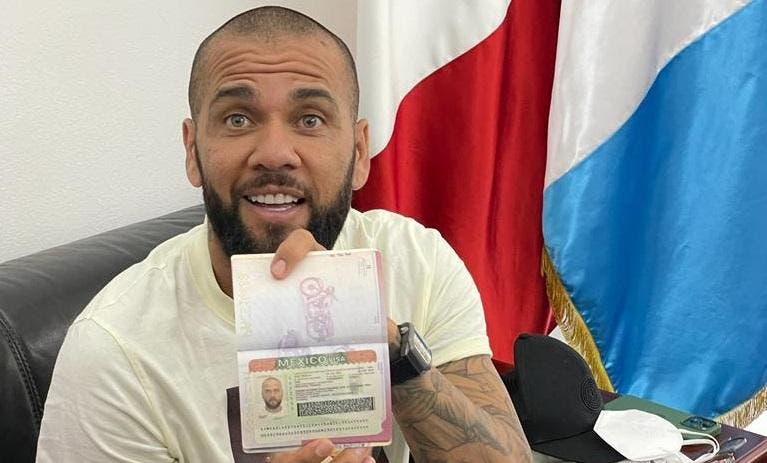 Dani Alves ya tiene su visa de trabajo y está listo para debutar con Pumas