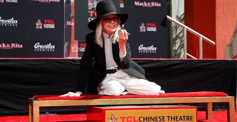 Diane Keaton pone sus huellas en el Paseo de la Fama de Hollywood