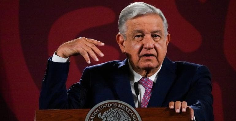 El presidente Andrés Manuel López Obrador se dirige a Tabasco para participar en la celebración del Día de Muertos.